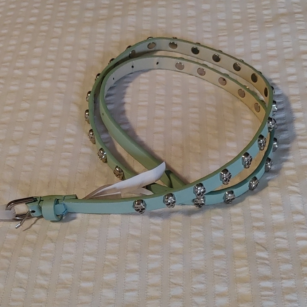 🌻NWT Light Green Silver Skull Belt Size Large